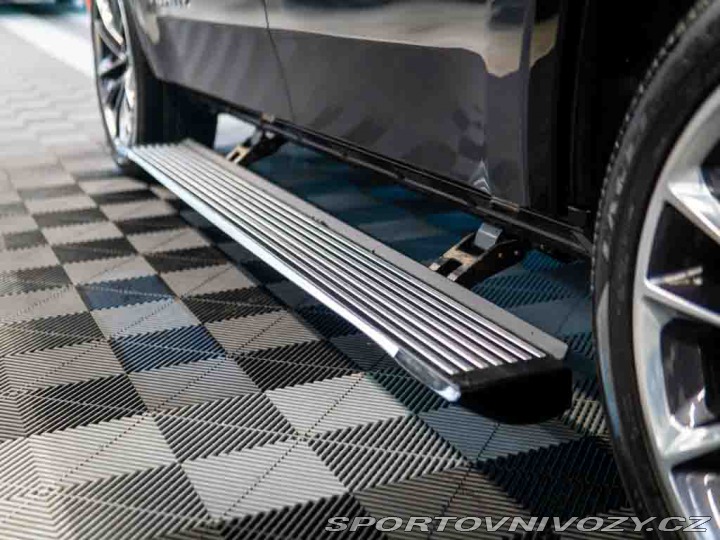 Ostatní značky Ostatní modely Jeep Wagoneer 5.7 Wagoneer V8, HeadUp 2023