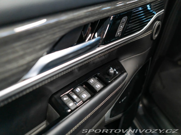 Ostatní značky Ostatní modely Jeep Wagoneer 5.7 V8, HeadUp 2024