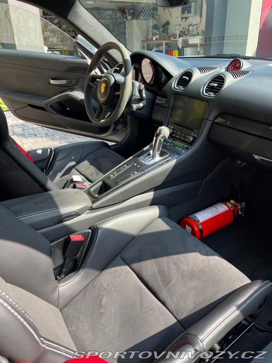 Porsche 718 Cayman GT4 PDK 2021