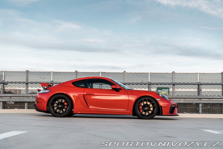 Porsche 718 GT4 2022