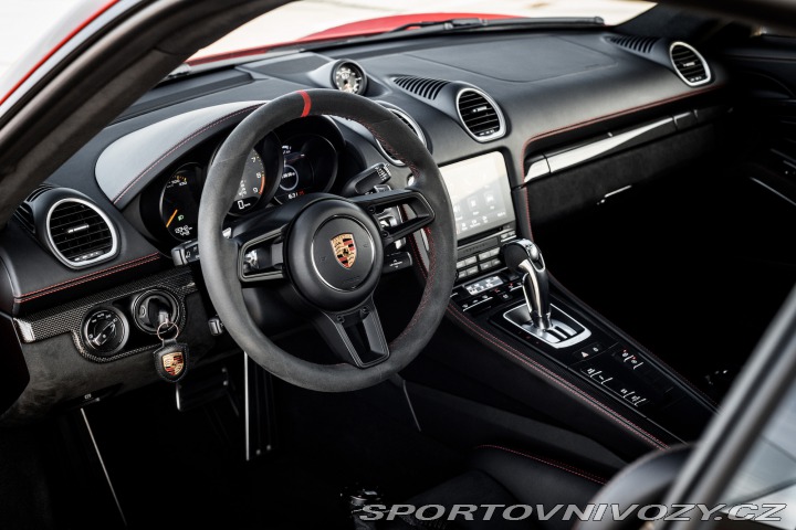 Porsche 718 GT4 2022