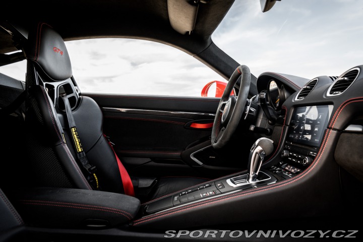 Porsche 718 GT4 2022