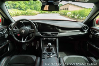 Alfa Romeo Giulia QUADRIFOGLIO MANUAL 2018