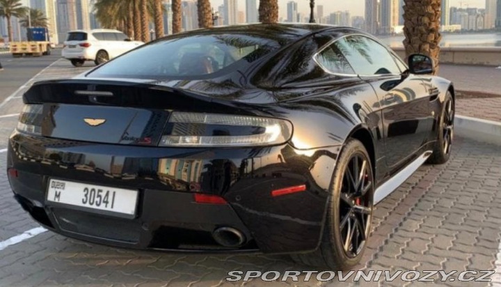 Aston Martin V8 Vantage S 2012