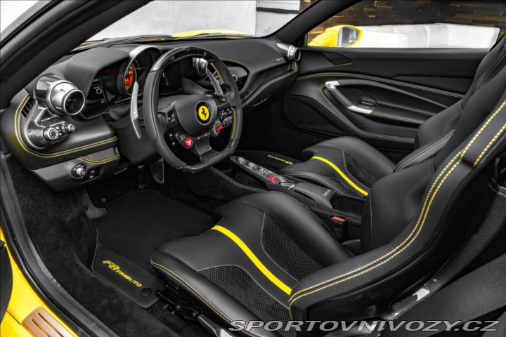 Ferrari F8 Tributo V8, lift, kamera, 2022