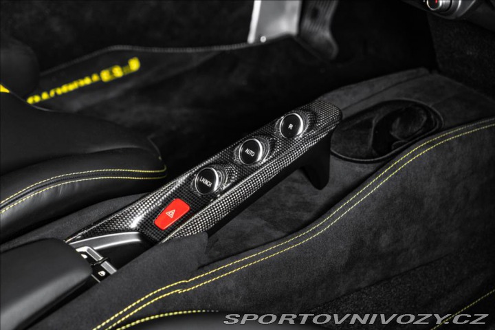 Ferrari F8 Tributo V8, lift, kamera, 2022