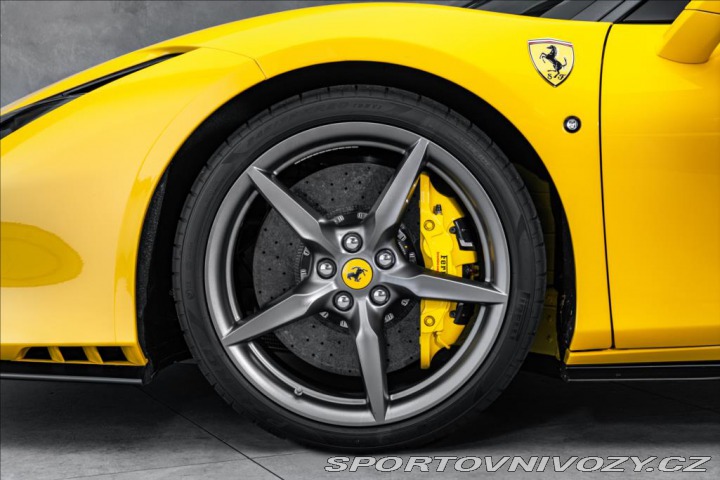 Ferrari F8 Tributo V8, lift, kamera, 2022