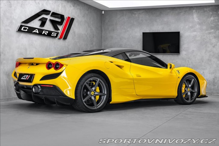 Ferrari F8 Tributo V8, lift, kamera, 2022