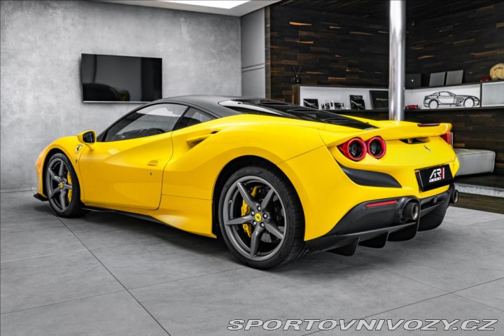 Ferrari F8 Tributo V8, lift, kamera, 2022