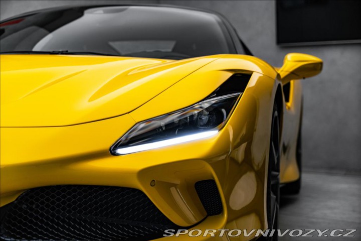 Ferrari F8 Tributo V8, lift, kamera, 2022