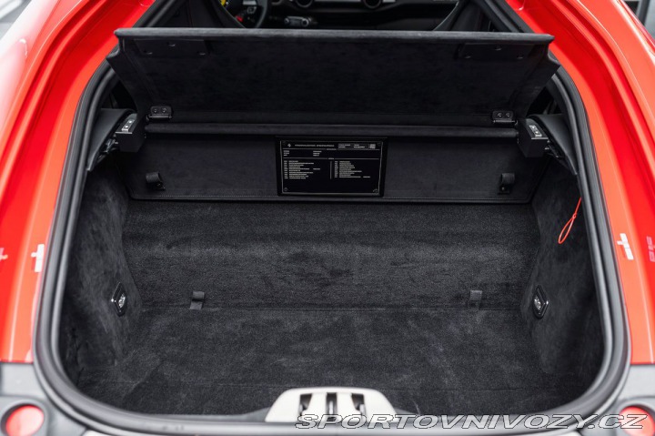 Ferrari 812 Superfast Rosso Corsa Met 1800