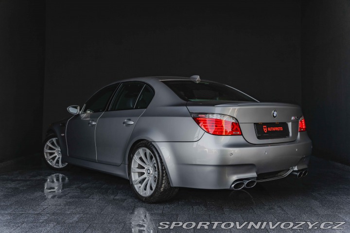 BMW M5 e60 104tkm R19 2006