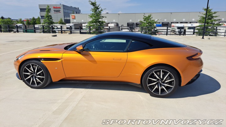 Aston Martin DB11  2017