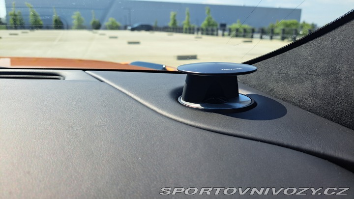 Aston Martin DB11  2017