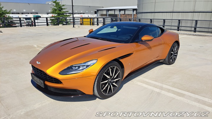 Aston Martin DB11  2017