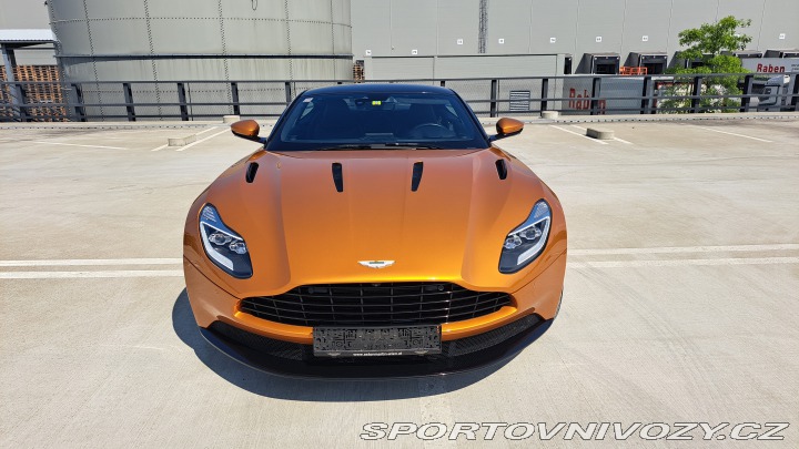 Aston Martin DB11  2017
