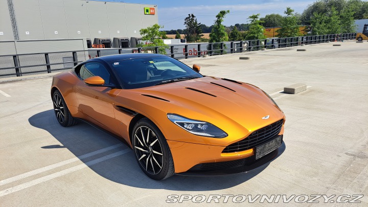 Aston Martin DB11  2017