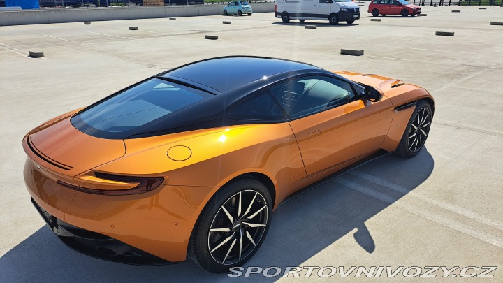 Aston Martin DB11  2017