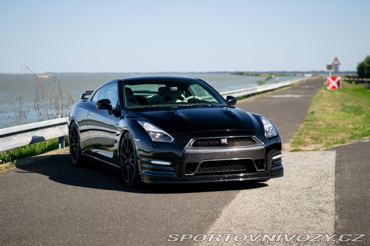 Nissan GT-R R35 - Unikát - Akrapovič 2011