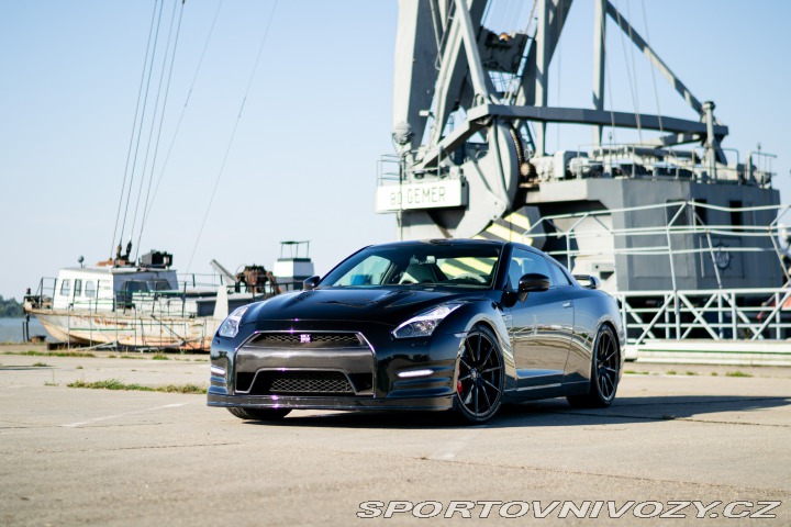 Nissan GT-R R35 - Unikát - Akrapovič 2011