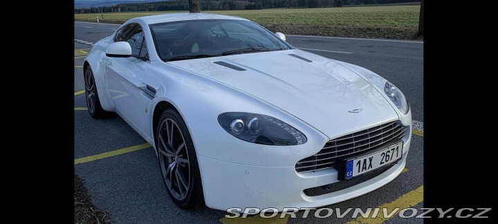 Aston Martin V8 Vantage kupé 2010