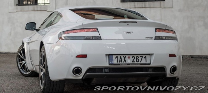 Aston Martin V8 Vantage kupé 2010
