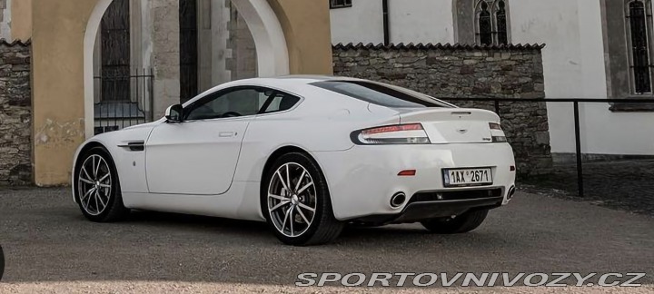 Aston Martin V8 Vantage kupé 2010