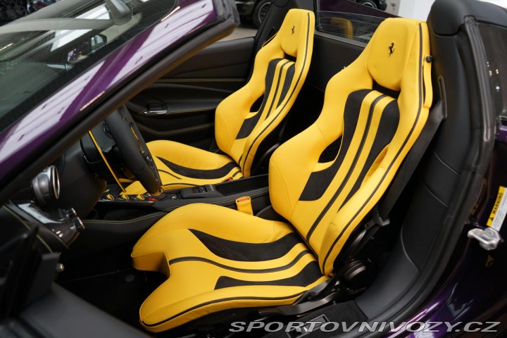 Ferrari F8 Spider Full-Carbon Viola 2022