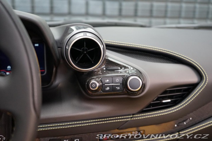Ferrari F8 Spider Full-Carbon Viola 2022