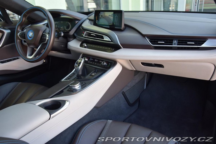 BMW i8 Rezervace 2016