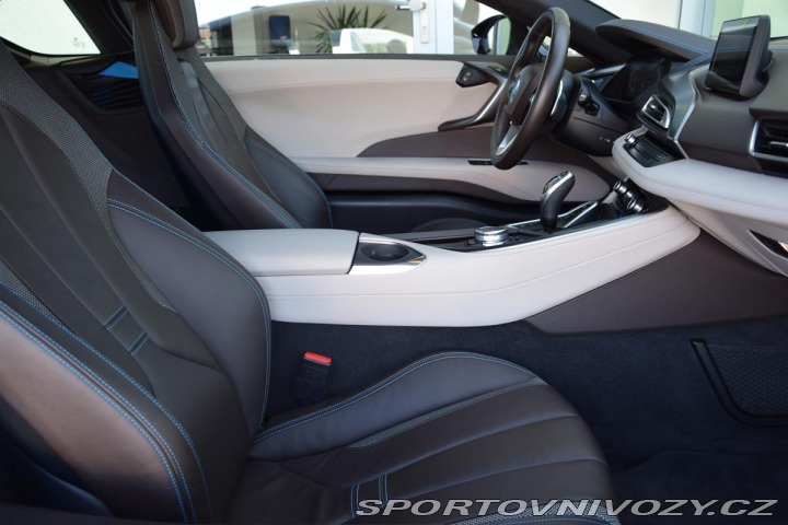 BMW i8 Rezervace 2016
