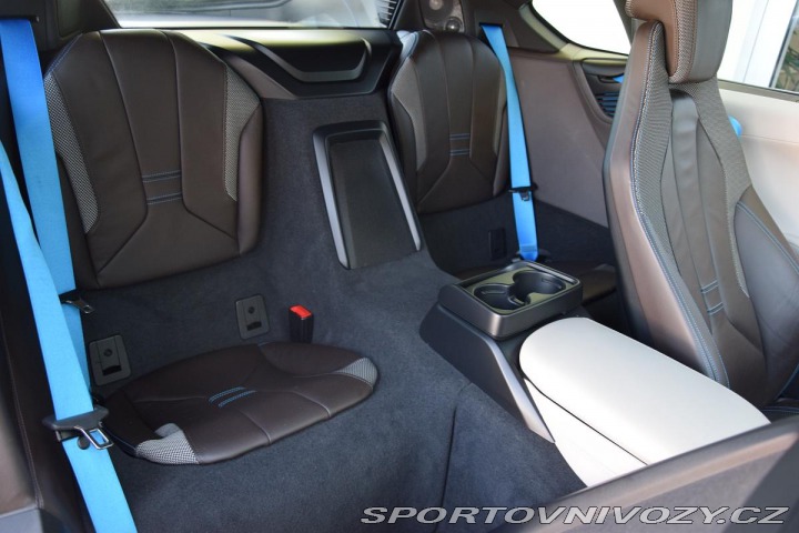 BMW i8 Rezervace 2016