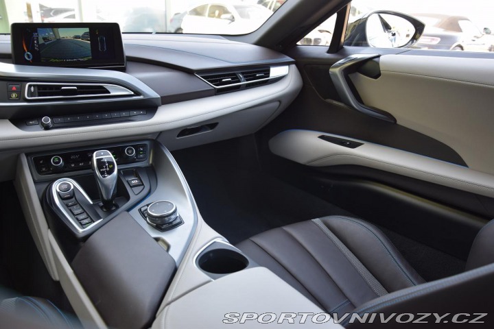BMW i8 Rezervace 2016
