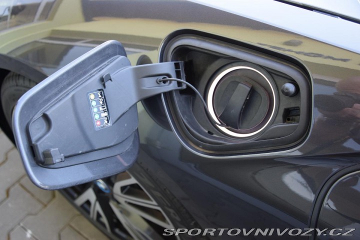 BMW i8 Rezervace 2016