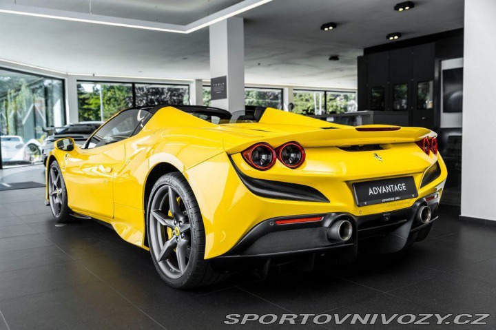 Ferrari F8 Spider 1800