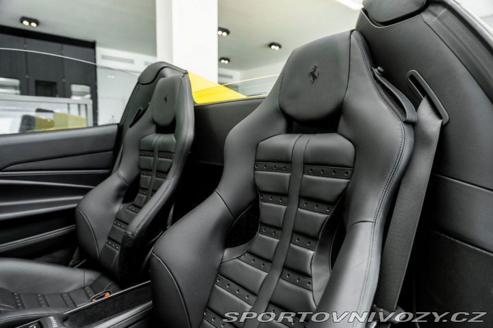 Ferrari F8 Spider 1800