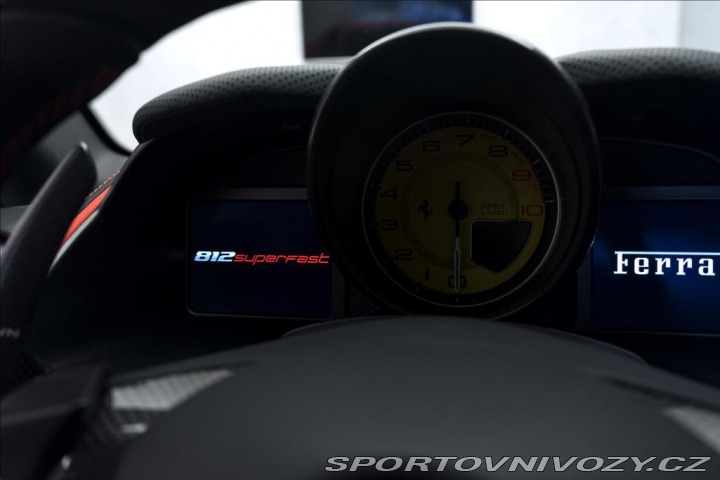 Ferrari 812 Superfast, lift, karbon, 2018