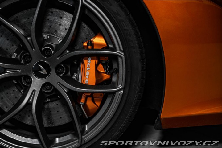 McLaren 720S V8 Bi-Turbo, Lift, karbon 2022