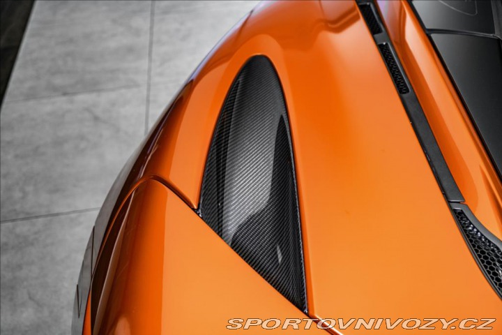 McLaren 720S V8 Bi-Turbo, Lift, karbon 2022