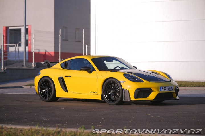 Porsche Cayman GT4 RS
