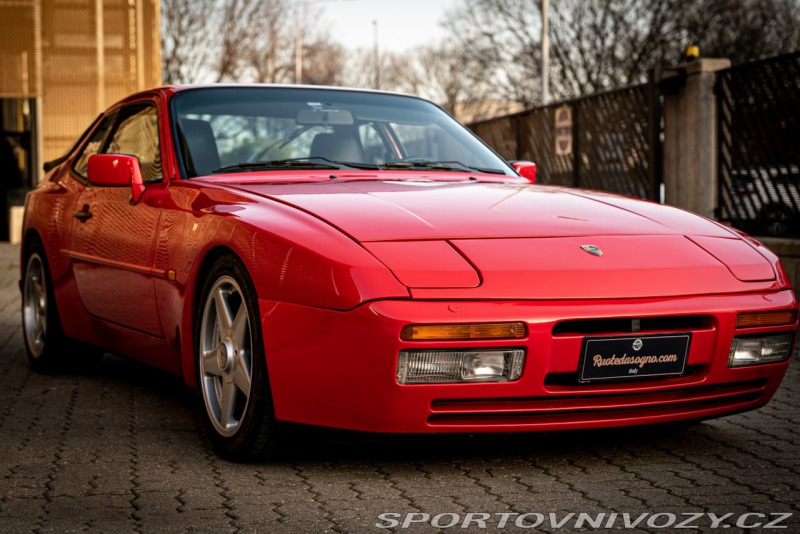 Porsche 944 