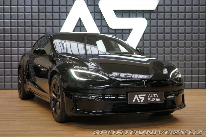 Tesla Model S Plaid 750kW Autopilot Pan
