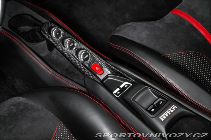 Ferrari F8 3,9 Spider V8, karbon, ka 2022