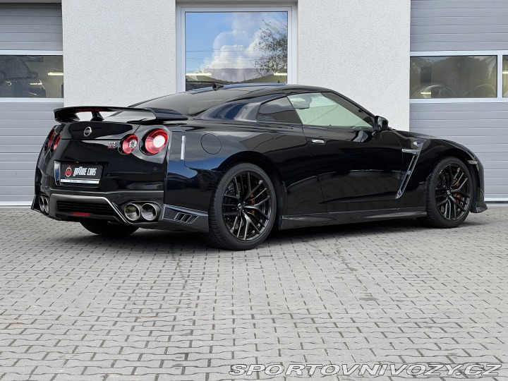 Nissan GT-R Black Edition 2018