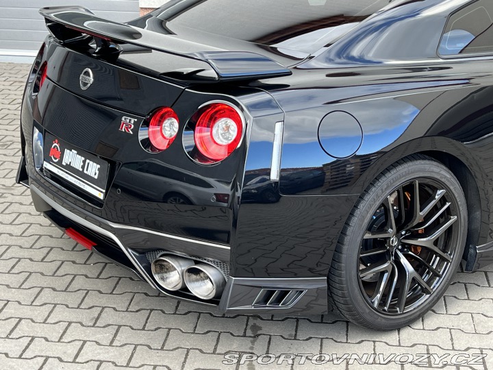 Nissan GT-R Black Edition 2018