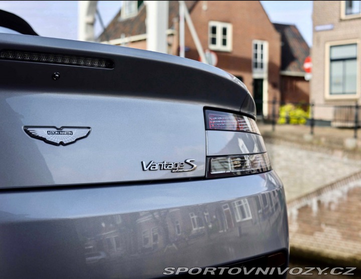 Aston Martin V8 Vantage Roadster 4,7l S 2012