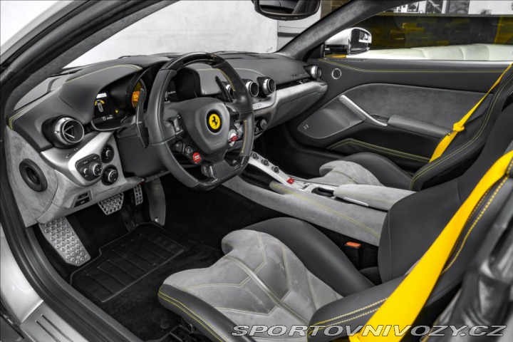 Ferrari F12berlinetta CZ, 100% stav, historie 2015