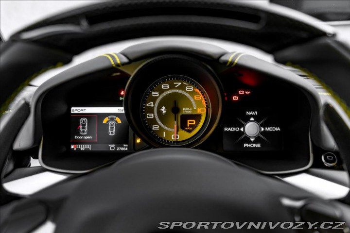 Ferrari F12berlinetta CZ, 100% stav, historie 2015