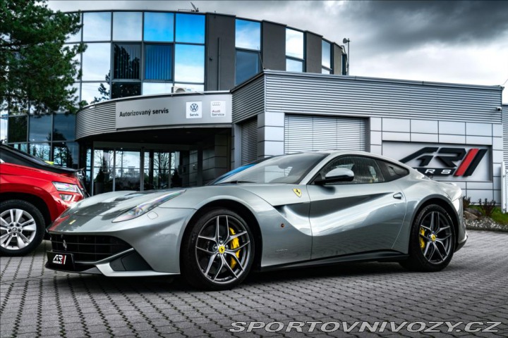 Ferrari F12berlinetta CZ, 100% stav, historie 2015