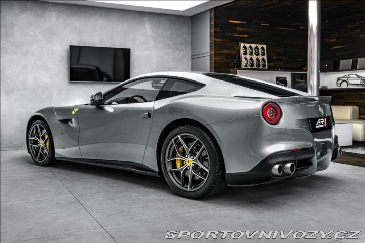 Ferrari F12berlinetta CZ, 100% stav, historie 2015